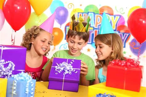 kids open gifts   birthday party ekp