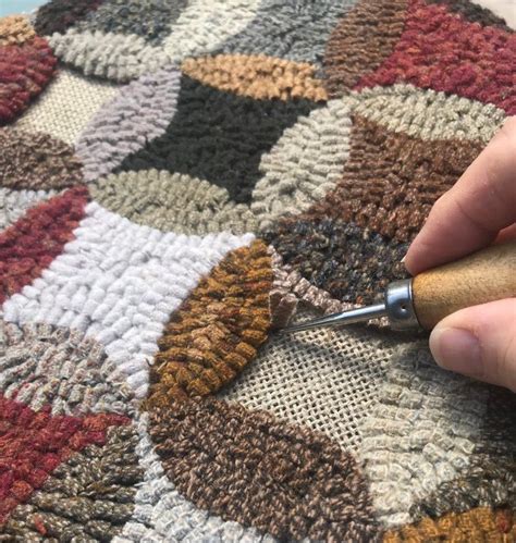 diamonds  circles rug pattern  hooking  punch needle