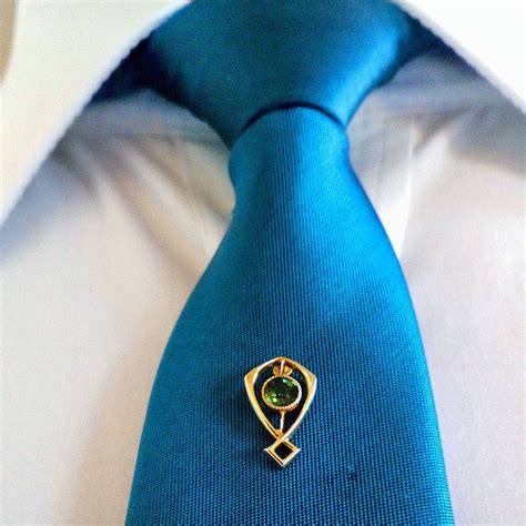 beginners guide  tie pins tie clips  tie bars kembeo