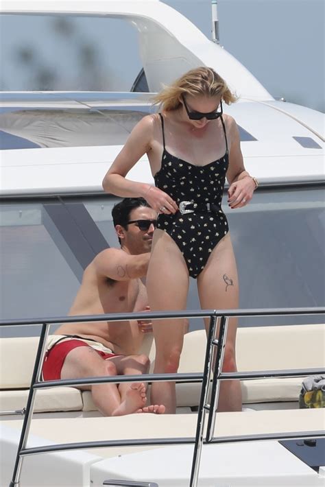 Sophie Turner And Joe Jonas At A Boat In Cabo San Lucas 04