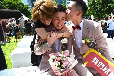 Couples Tie The Knot On The First Day Of Legal Same Sex Marriage In
