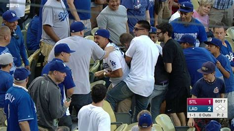 Stl Lad Fans Fight Over Kendrick S Bat In The Stands