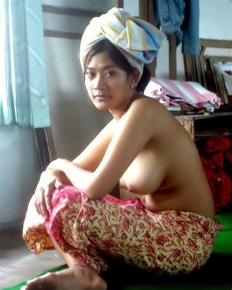 andhra aunty nude exposing her boobs and pussy