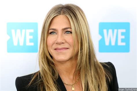 jennifer aniston tapped to play lesbian president in new netflix movie