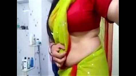 desi bhabhi hot side boobs and tummy view in blouse for