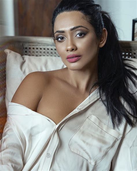 Yureni Noshika Shri Lankan Actress 14 Dreampirates