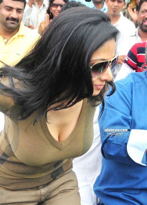 oops bollywood hot milf sridevi hot cleavage
