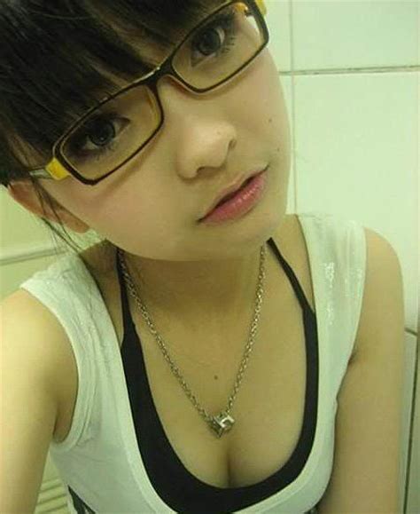중국 14세 인형 소녀 화장 속옷 셀카