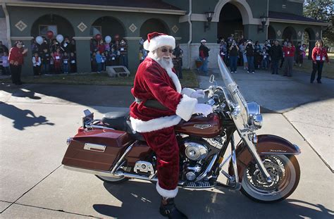 motoblogn happy holidays santa rides  motorcycle collection