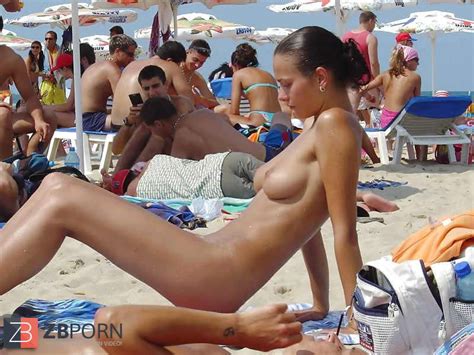 Super Sexy Funbags Caught On Beach By Voyeur Troc Zb Porn