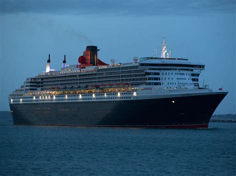 queen mary 2 crew reportedly banned from drinking alcohol