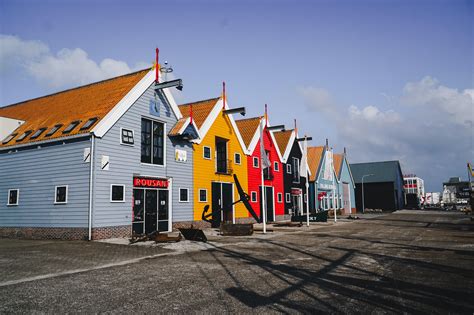 waar vind je de gekleurde huisjes van zoutkamp waanzinnige wereld
