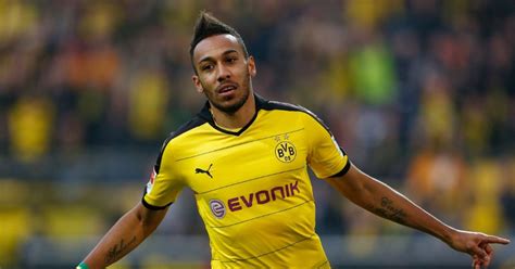 watch pierre emerick aubameyang prove he s not just pace as he shows incredibly skilful side