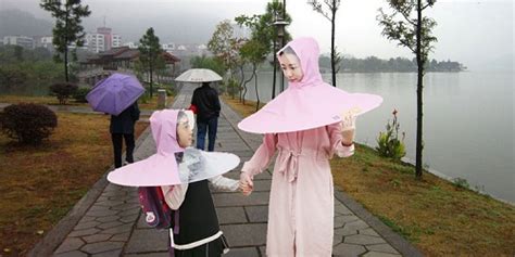 tetap modis perusahaan asal tiongkok ciptakan jas hujan payung kabarcom