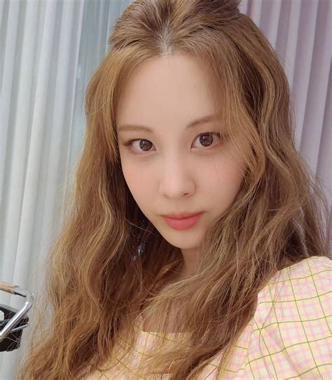 Snsd Seohyun Greets Fans With Her Pretty Selfie Wonderful Generation
