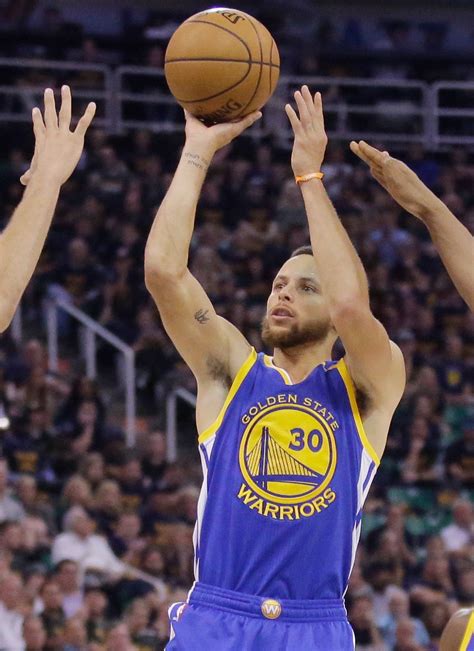 stephen curry scores  points   warriors sweep  jazz