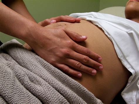i benefici del massaggio in gravidanza e durante il parto bambino naturale