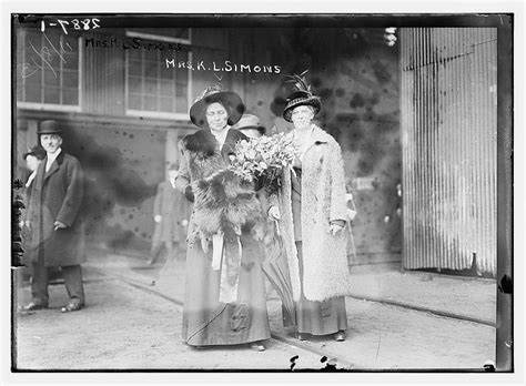 fashion hats circa 1900s 1920s ~ vintage everyday