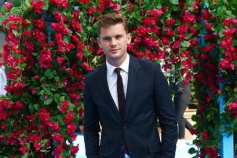 ‘green Lantern’ Hbo Max Series Eyes Jeremy Irvine For Role As Gay