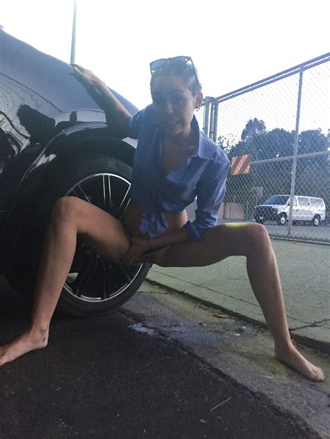 Miley Cyrus Pee And In Public Photos Leaked 14 Pics