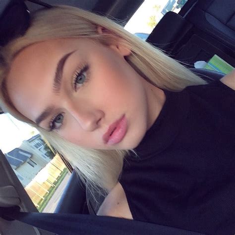 mollyomalia instagram blonde girl blonde hair looks natural glowy