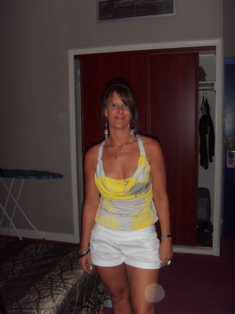 Iamme06 40 From Redditch Is A Local Milf Looking For A