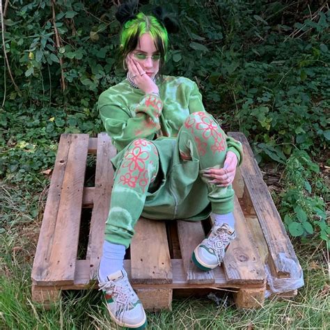 video  billie eilish realizing  fan stole  ring   viral  fans  mad