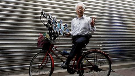 Meet The 70 Year Old Taiwan Grandpa Who Catches Pokemon