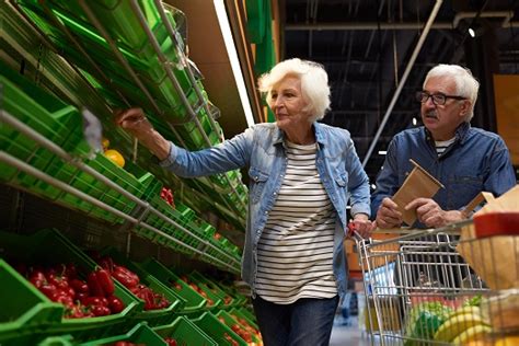 5 best grocery shopping strategies for older adults