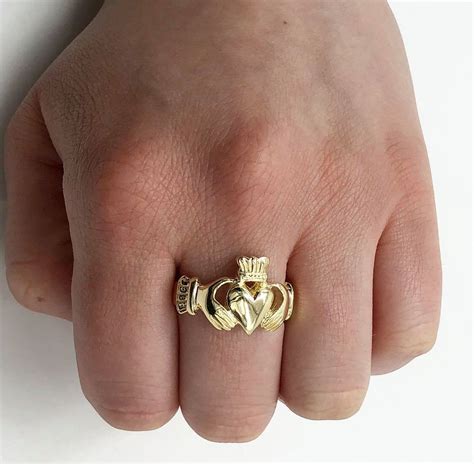 claddagh ring golden hand jewellery