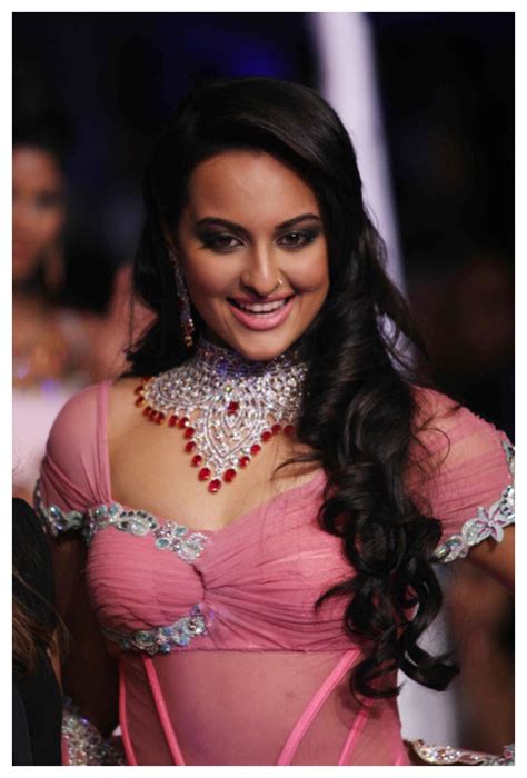 sonakshi sinha bollywood actress wallpapers download free page 4 mrpopat
