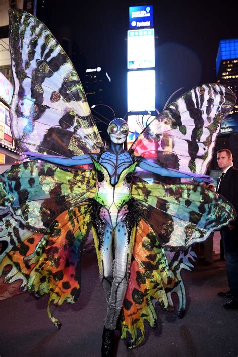 17 awesome pictures of heidi klum mastering halloween costumes