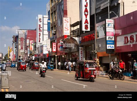 sri lanka colombo pettah bazaar main street traffic stock photo alamy