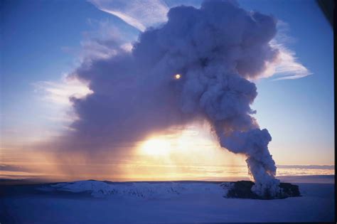 icelands  active volcano  ready  erupt   herald