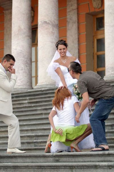 drunk bridesmaid turns cheeky in wedding photos 6 pics
