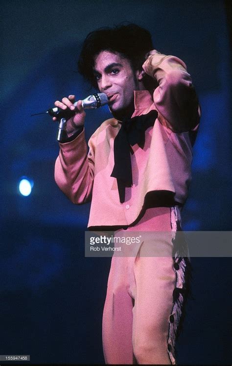 Prince Performs On Stage On His Sign O The Times Tour Nieuw