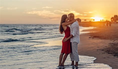 romantic beach resorts   world  couples