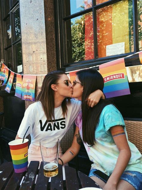 pinterest brookhall123 girlfriend goals lesbians kissing cute