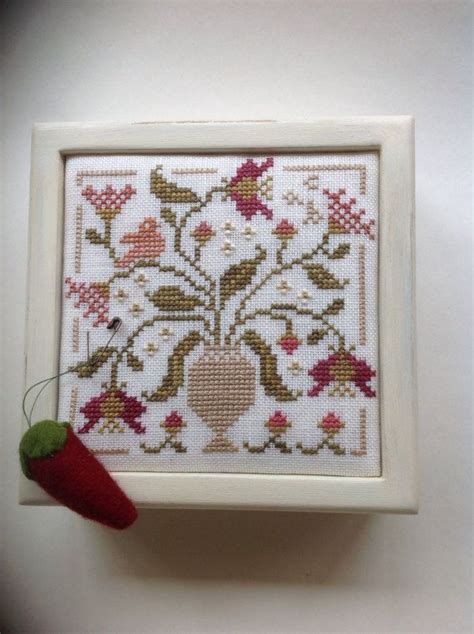 brenda gervais design stitched by theoldneedleshop floral cross
