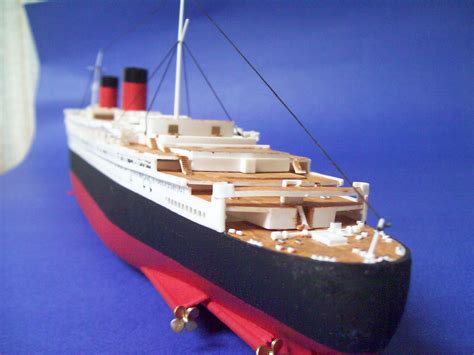 Rms Queen Elizabeth Ocean Liner Ship Plastic Model Commercial Ship