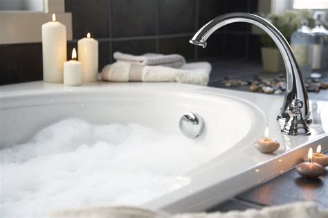 take a bubble bath together summer bucket list for couples