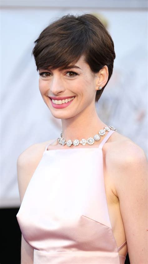 40 anne hathaway hot photos in bikini and shorts pictures