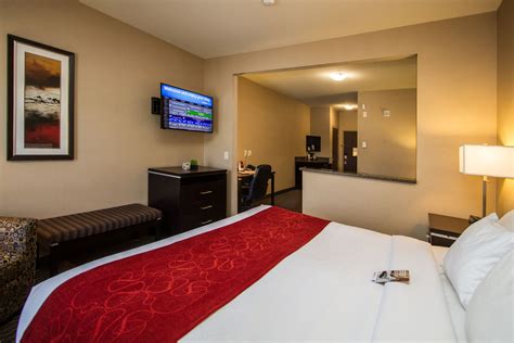 kelownas  suite hotel suite amenities  comfort suites kelowna