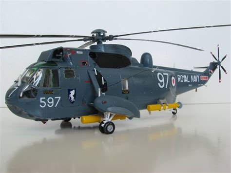 sea king  finished ready  inspection aircraft