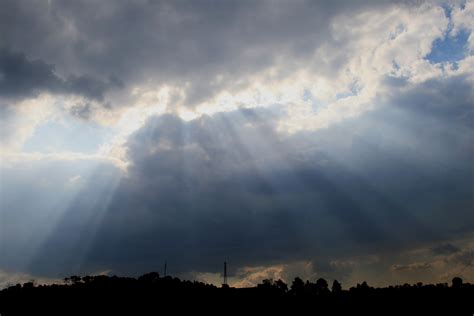 crepuscular rays  stock photo public domain pictures