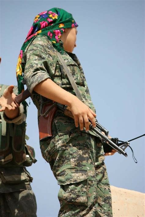 kurdish female peshmerga fighter kriegerin jga