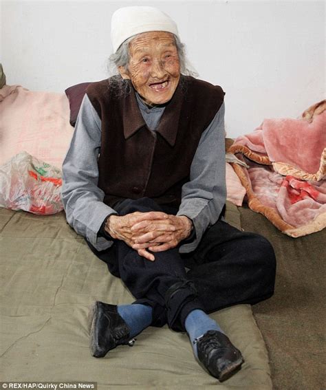 han qiaoni 102 last woman with bound feet had her toes broken when she was just 2 daily mail
