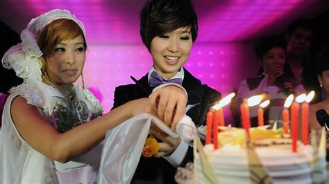 Lesbian Couples Tie The Knot In Taiwan S Biggest Same Sex Wedding Party