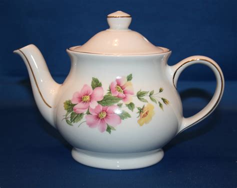 vintage sadler english teapot flower patter  gold accents   cups   england garden