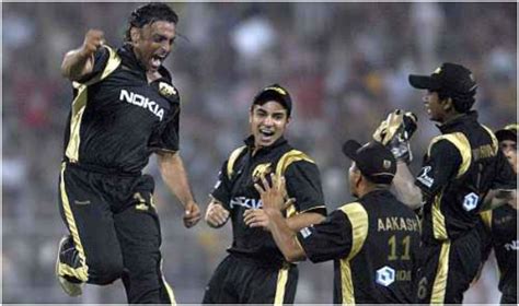 shoaib akhtar narrates   won kolkata crowd  years  dismissing sachin tendulkar